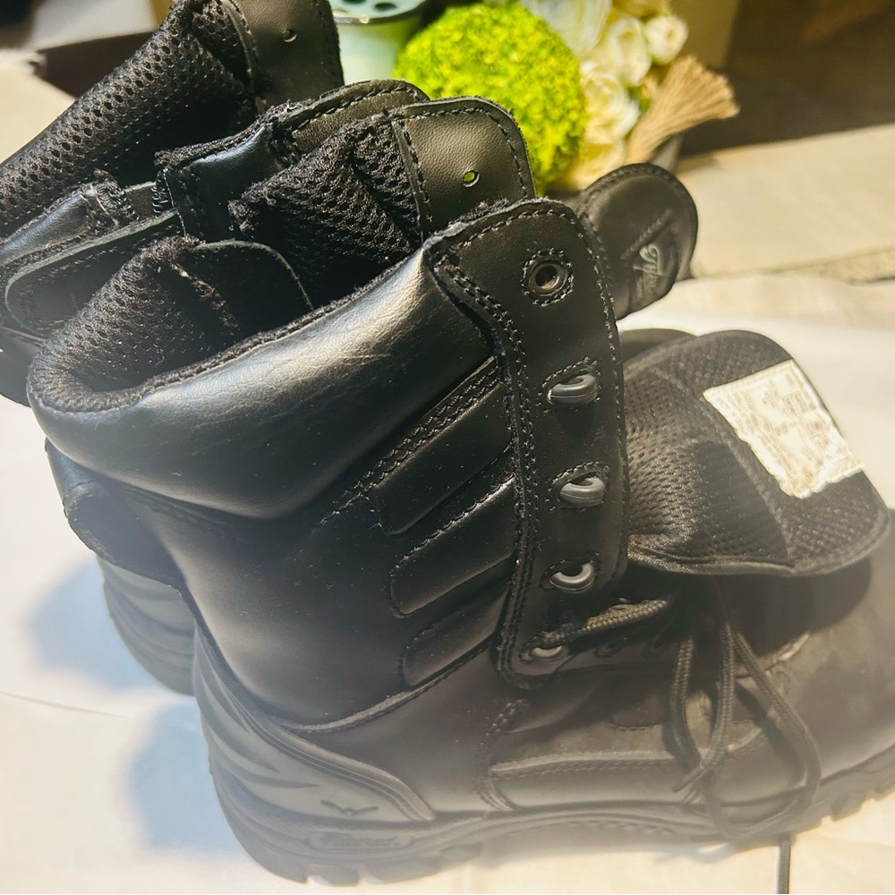 Men's 9 Black Tactical Boots (new without tags)